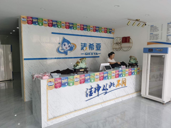 如何能開一家干洗店 多向同行業(yè)的客戶學(xué)習(xí)